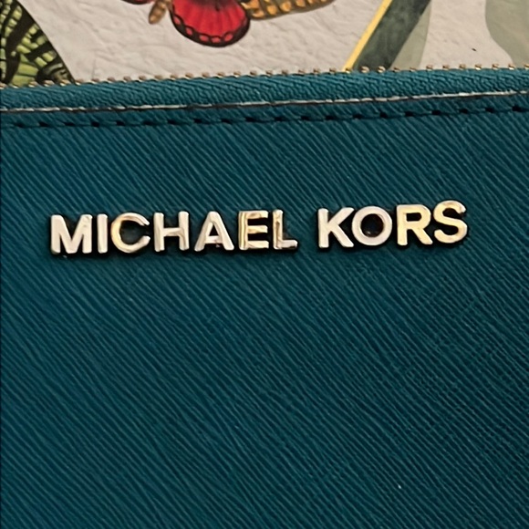 MICHAEL KORS zip around wallet/clutch in Teal - Picture 2 of 8